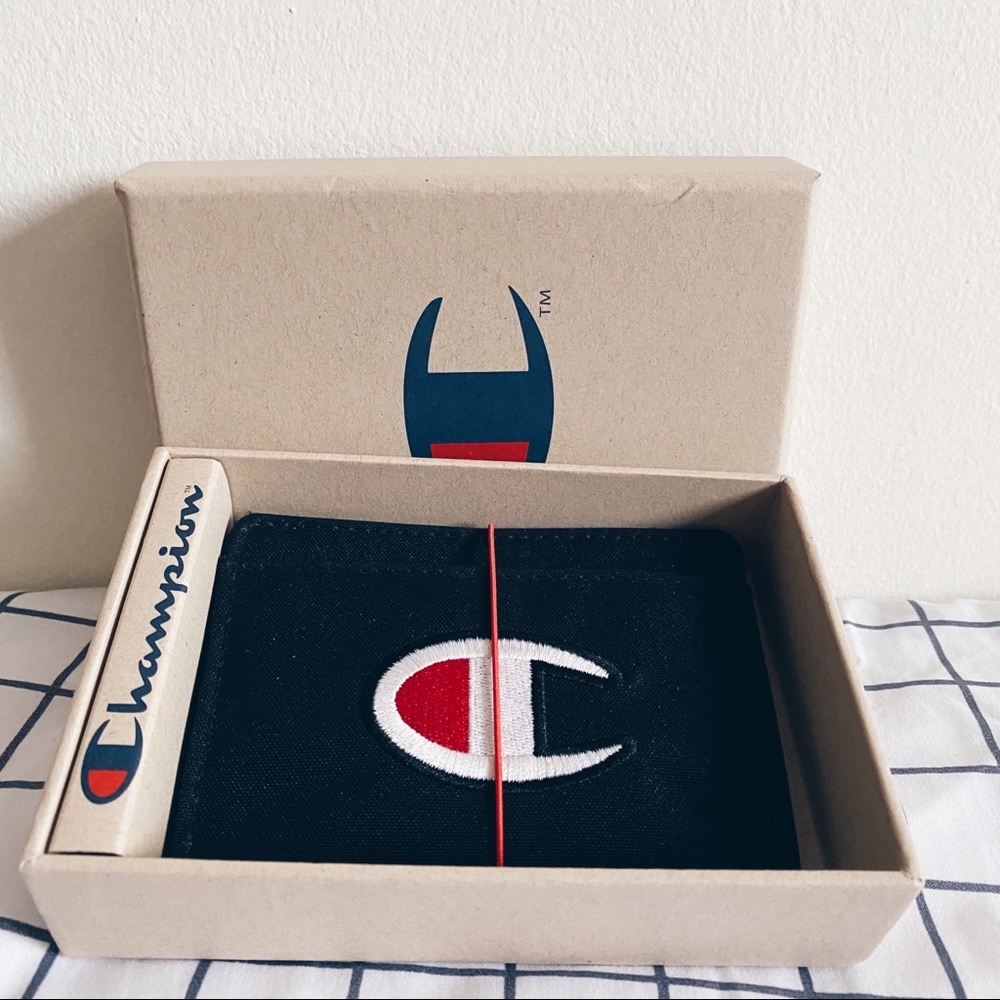 Champion Card Holder - Picture 2 of 5